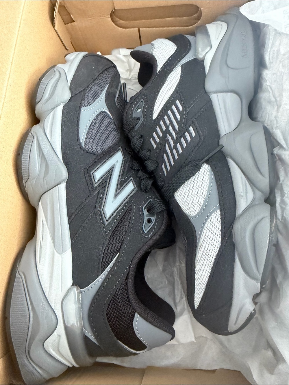 New Balance 9060 Sneakers – Black/Grey – Size 7Y / Women’s 8.5
